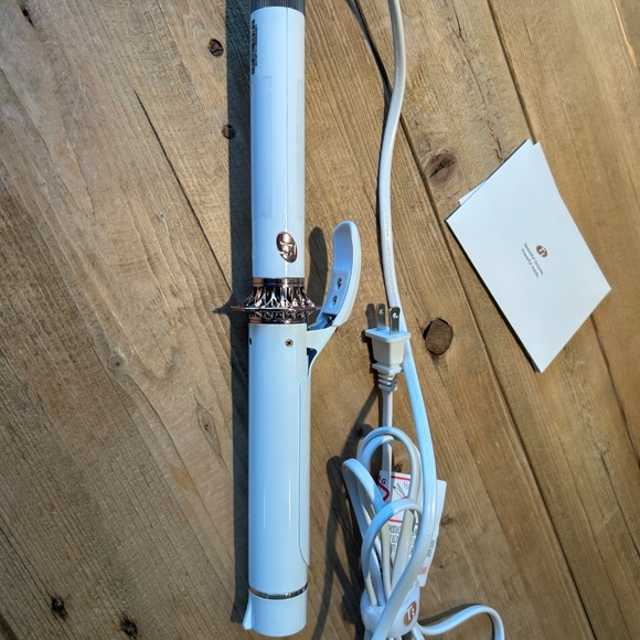 T3 Micro Hair Curling Iron - Picture 2 of 8